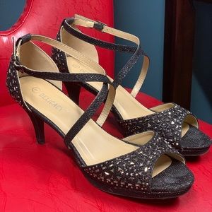 Women’s size 8 Delicacy Pumps